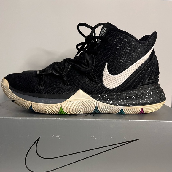 Nike Kyrie 5 Black Magic Basketball Shoes - Picture 12 of 13